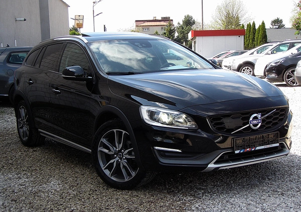 Volvo V60 Cross Country cena 62800 przebieg: 241000, rok produkcji 2015 z Rzeszów małe 631